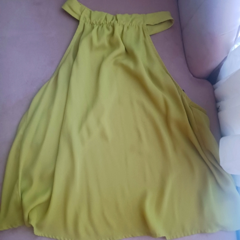Beautiful light green blouse perfect for summer 🤍
